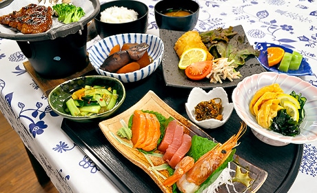 写真:ご夕食一例