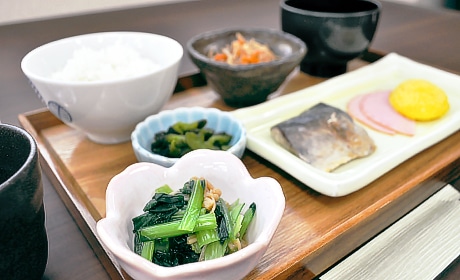 写真:ご朝食一例